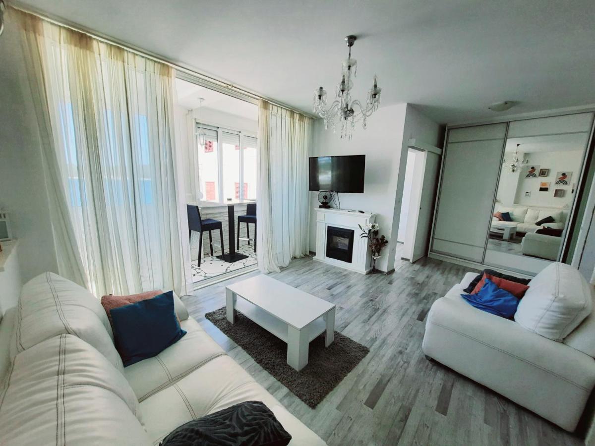 Apartman Cezar2 罗戈兹尼察 外观 照片